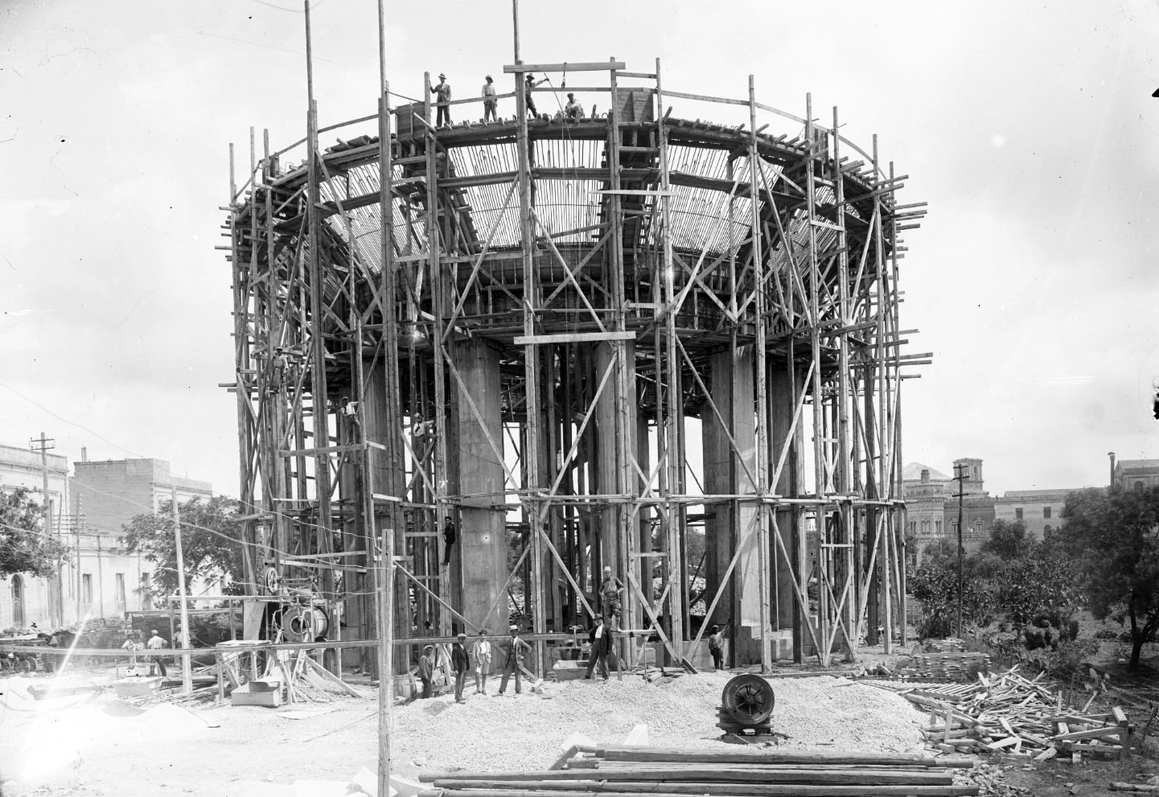 La via dell'acqua. Pratiche di valorizzazione del patrimonio industriale dell'Acquedotto Pugliese_Serbatoio pensile di Lecce